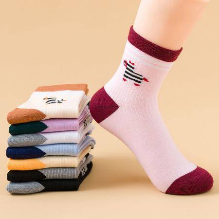 秋冬保暖新風尚 韓版中筒襪，百搭防臭的貼心守護